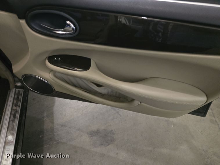 image for item DO7785 1998 Jaguar XJR 