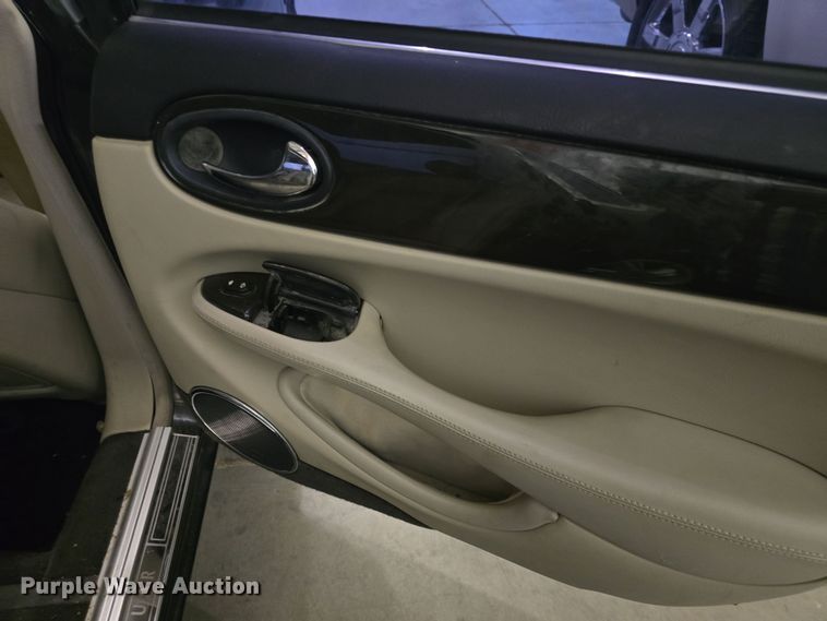 image for item DO7785 1998 Jaguar XJR 