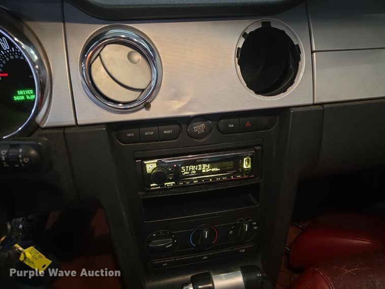 image for item DO7786 2005 Ford Mustang 