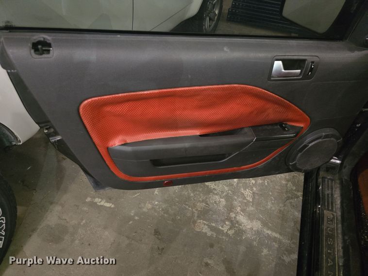 image for item DO7786 2005 Ford Mustang 