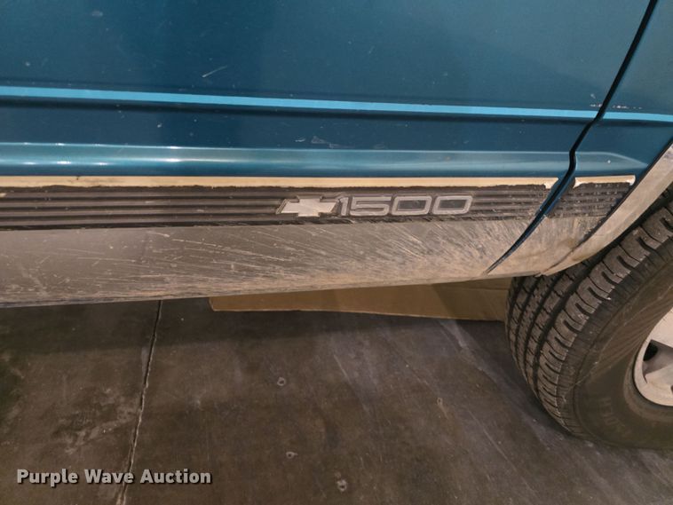 image for item DO7787 1994 Chevrolet Cheyenne K1500 pickup truck