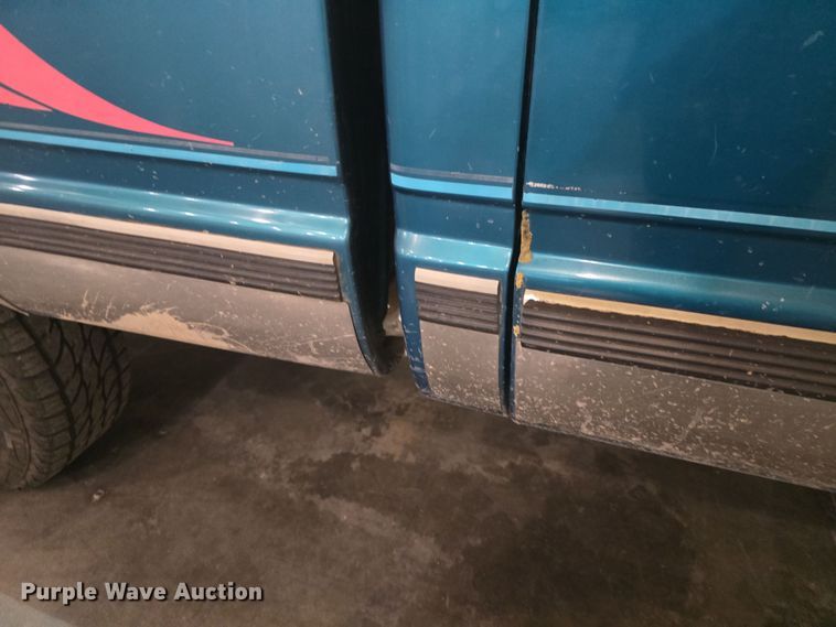 image for item DO7787 1994 Chevrolet Cheyenne K1500 pickup truck