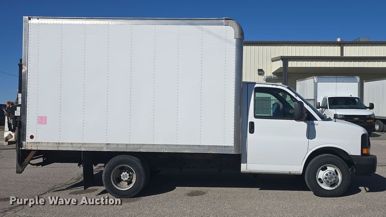 image for item DO7809 2012 Chevrolet Express 3500 box truck