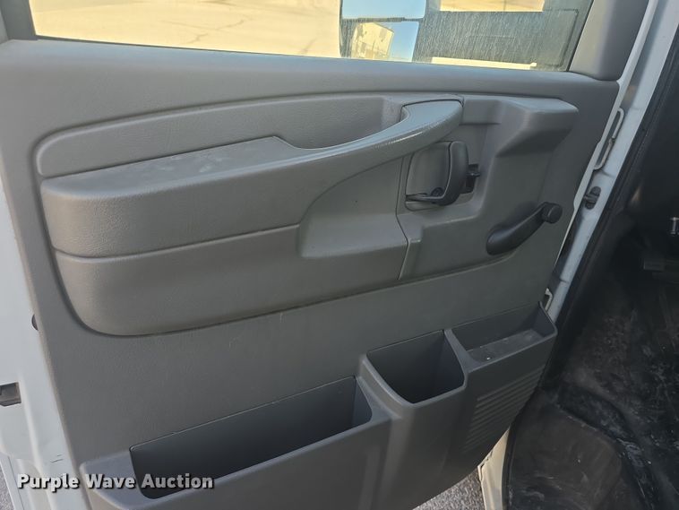 image for item DO7809 2012 Chevrolet Express 3500 box truck