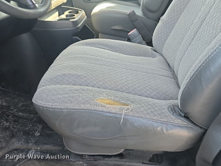 image for item DO7809 2012 Chevrolet Express 3500 box truck