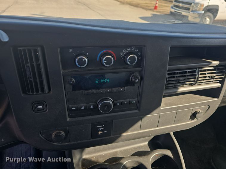 image for item DO7809 2012 Chevrolet Express 3500 box truck