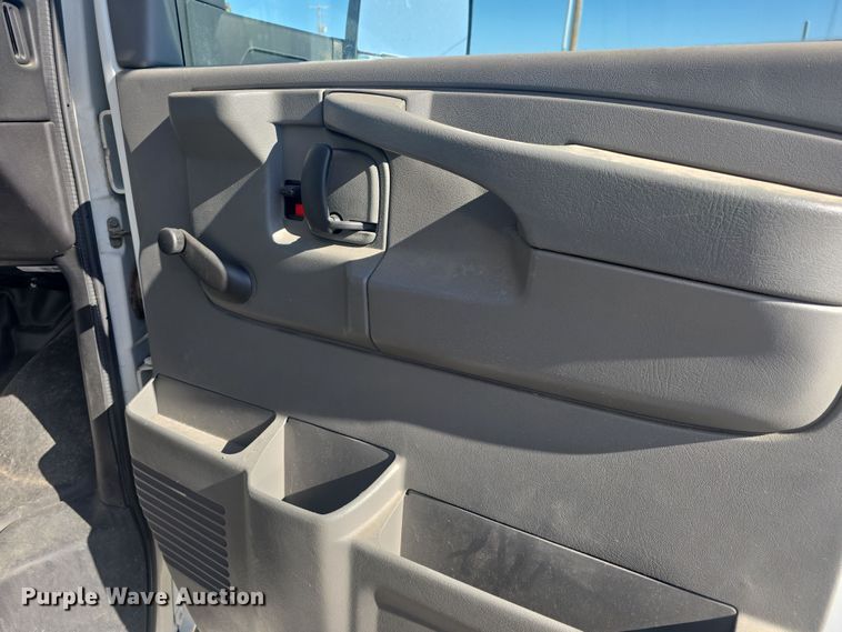 image for item DO7809 2012 Chevrolet Express 3500 box truck