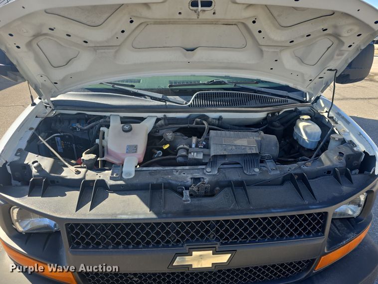 image for item DO7809 2012 Chevrolet Express 3500 box truck