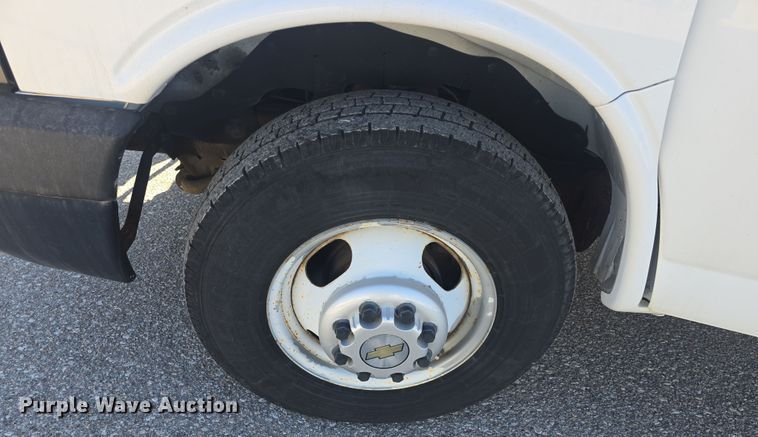 image for item DO7809 2012 Chevrolet Express 3500 box truck