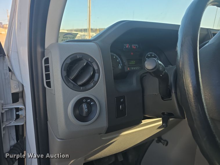 image for item DO7811 2014 Ford E150 van