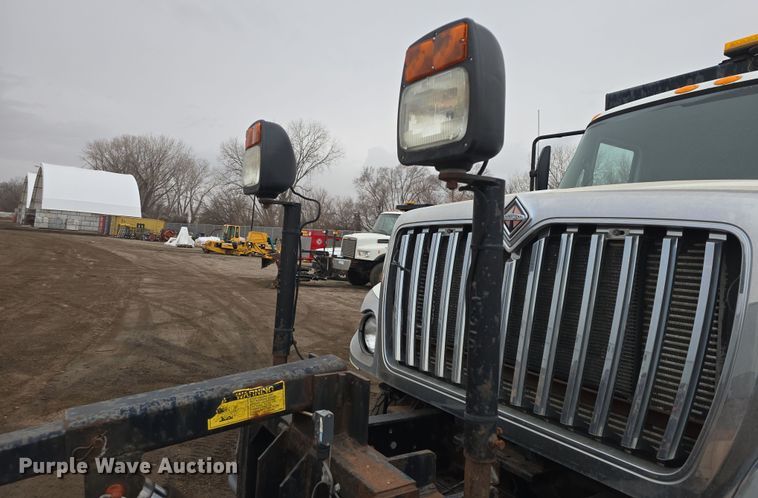 image for item DO7817 2008 International WorkStar 7400 dump truck