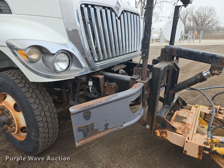 image for item DO7817 2008 International WorkStar 7400 dump truck