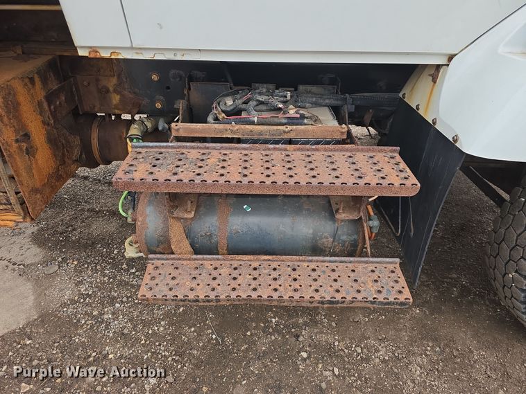 image for item DO7817 2008 International WorkStar 7400 dump truck