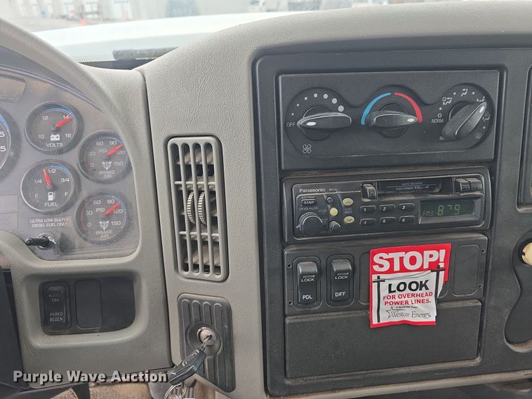 image for item DO7817 2008 International WorkStar 7400 dump truck