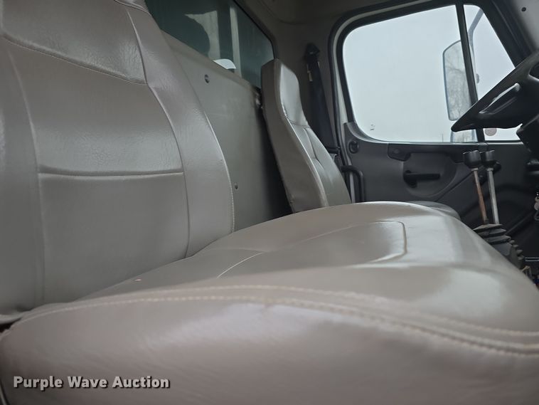 image for item DO7822 2008 Freightliner  Business Class M2 dump truck