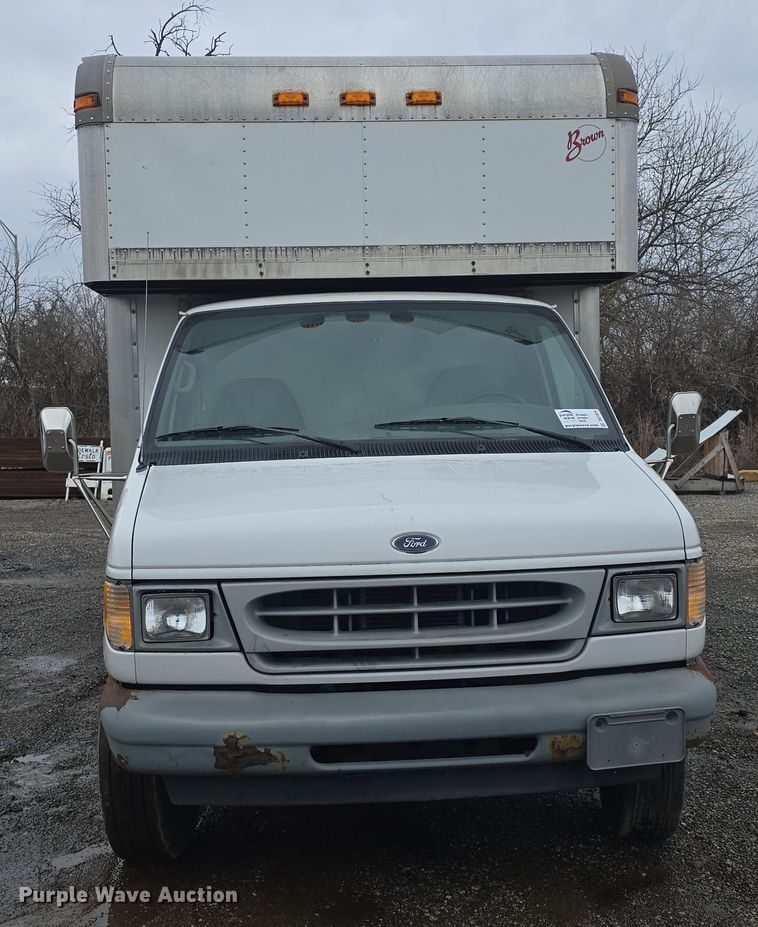 image for item DO7825 2001 Ford E450 Super Duty box truck