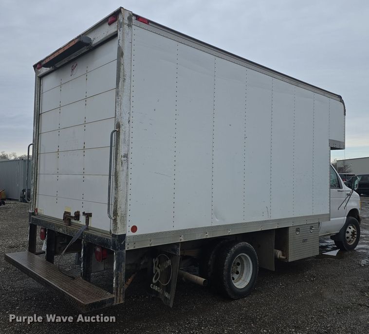 image for item DO7825 2001 Ford E450 Super Duty box truck