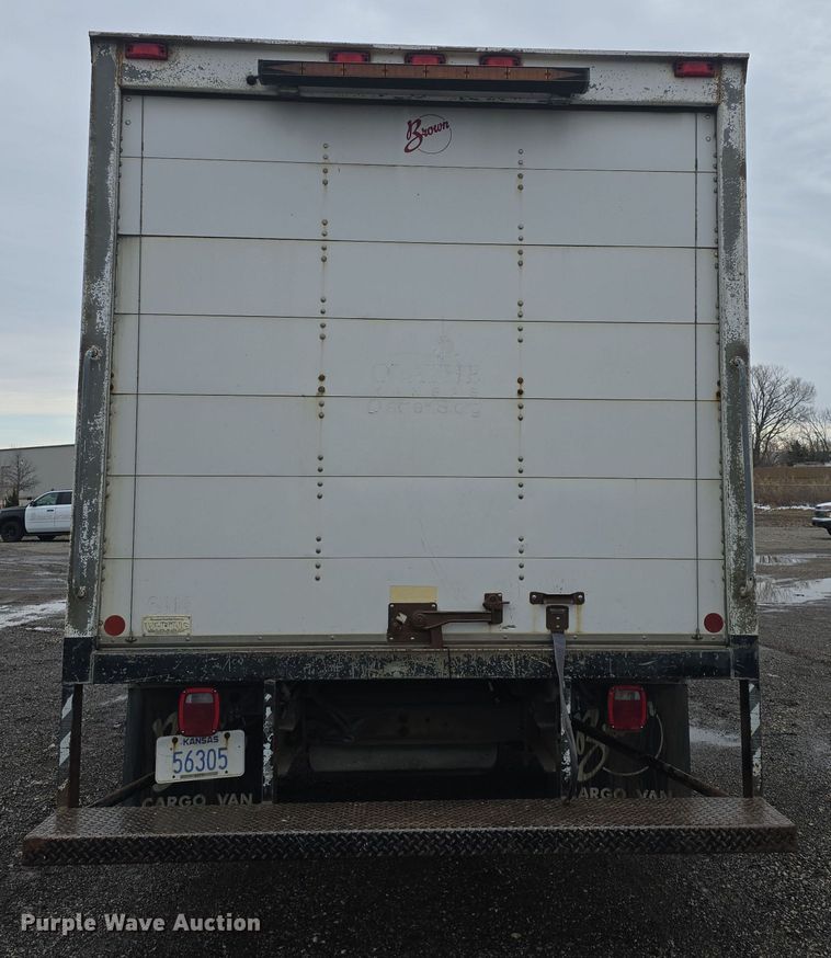 image for item DO7825 2001 Ford E450 Super Duty box truck