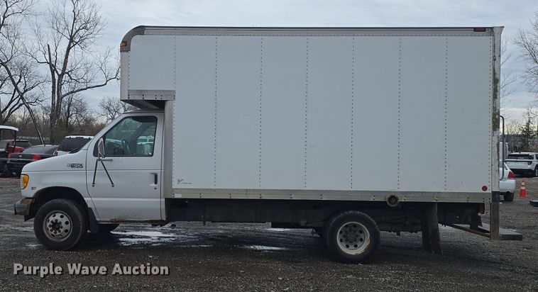 image for item DO7825 2001 Ford E450 Super Duty box truck
