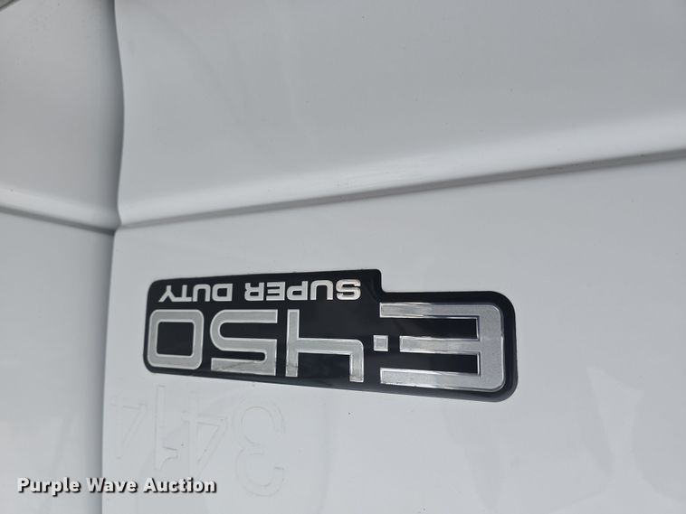 image for item DO7825 2001 Ford E450 Super Duty box truck