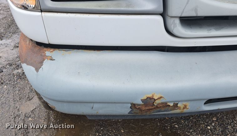 image for item DO7825 2001 Ford E450 Super Duty box truck