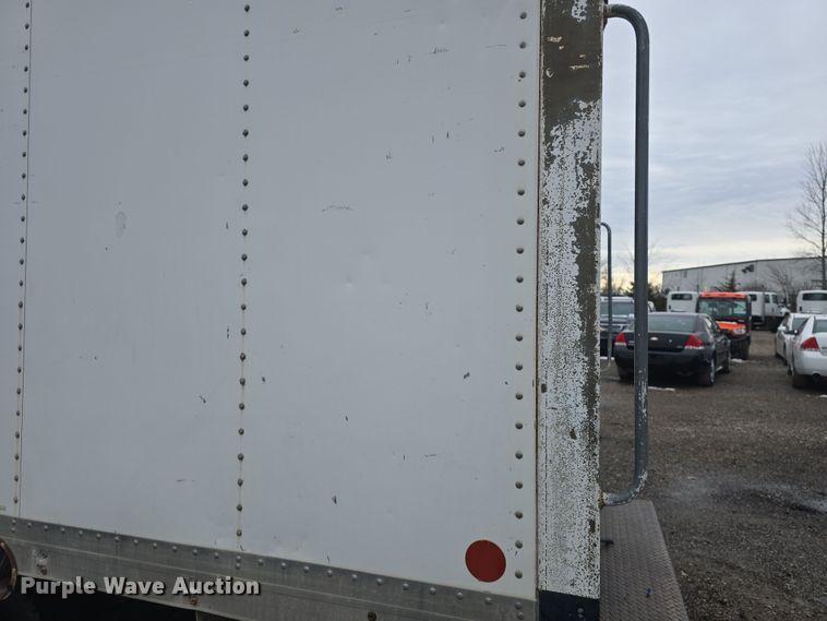 image for item DO7825 2001 Ford E450 Super Duty box truck