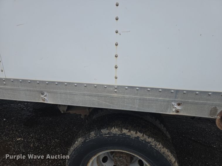 image for item DO7825 2001 Ford E450 Super Duty box truck