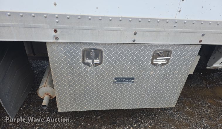 image for item DO7825 2001 Ford E450 Super Duty box truck