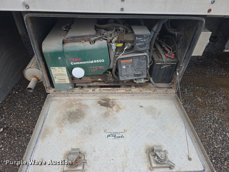 image for item DO7825 2001 Ford E450 Super Duty box truck