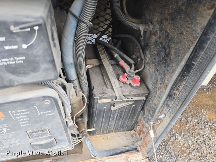 image for item DO7825 2001 Ford E450 Super Duty box truck