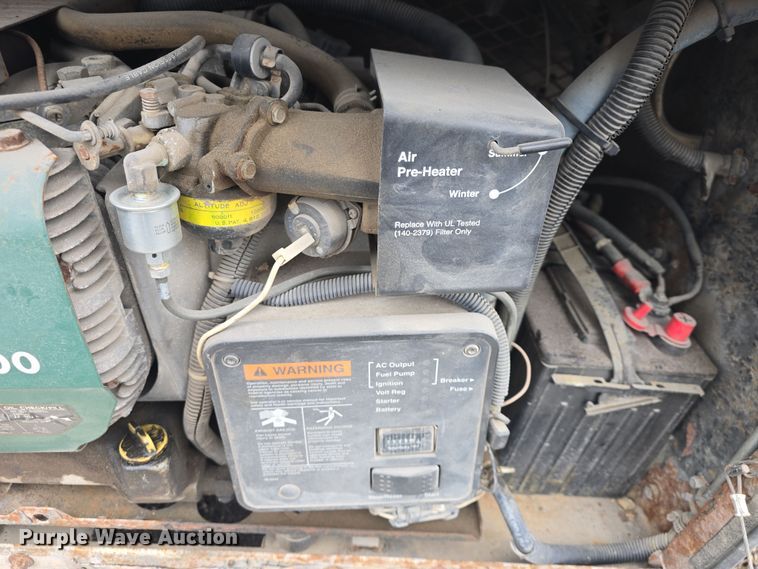 image for item DO7825 2001 Ford E450 Super Duty box truck