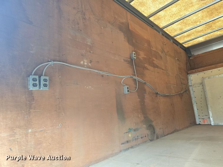 image for item DO7825 2001 Ford E450 Super Duty box truck