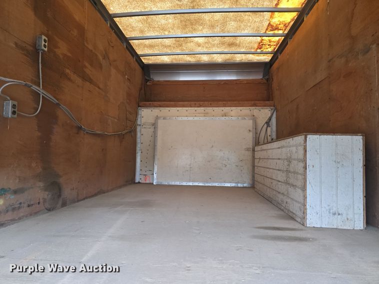 image for item DO7825 2001 Ford E450 Super Duty box truck