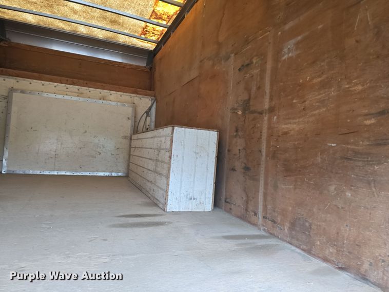 image for item DO7825 2001 Ford E450 Super Duty box truck