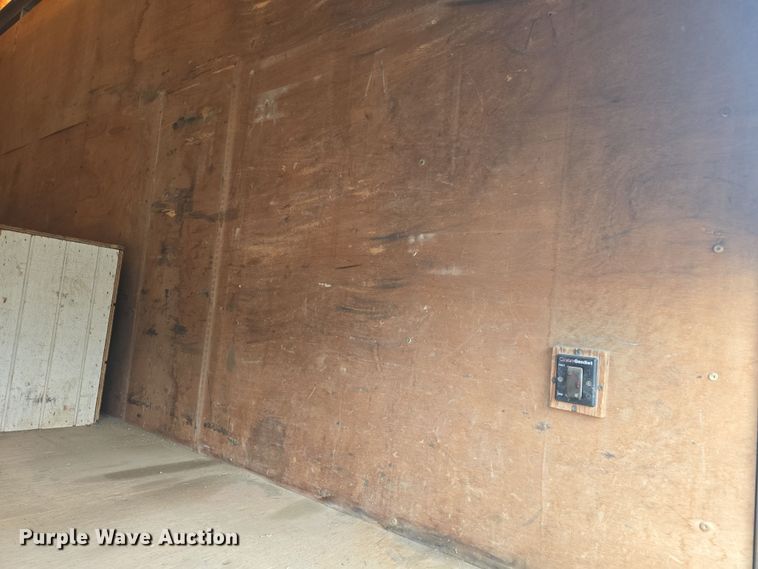 image for item DO7825 2001 Ford E450 Super Duty box truck