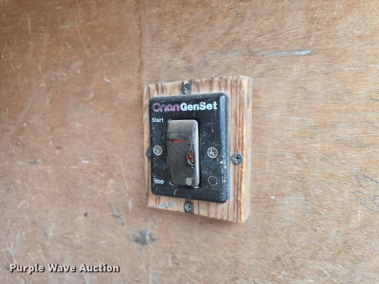 image for item DO7825 2001 Ford E450 Super Duty box truck