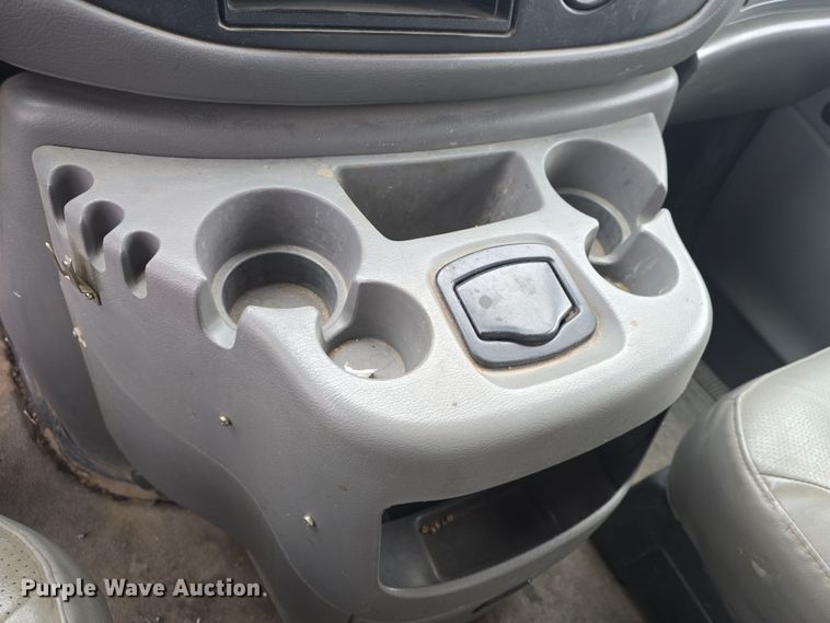 image for item DO7825 2001 Ford E450 Super Duty box truck