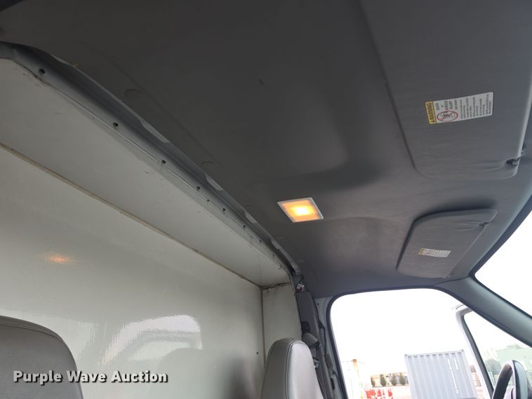 image for item DO7825 2001 Ford E450 Super Duty box truck