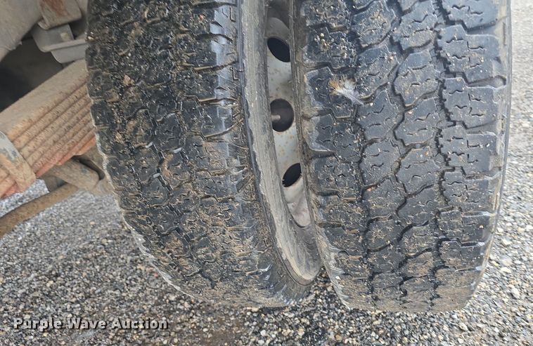 image for item DO7825 2001 Ford E450 Super Duty box truck