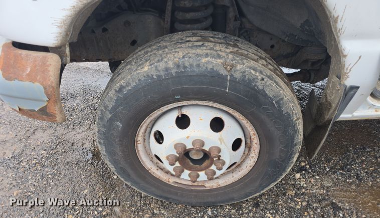 image for item DO7825 2001 Ford E450 Super Duty box truck