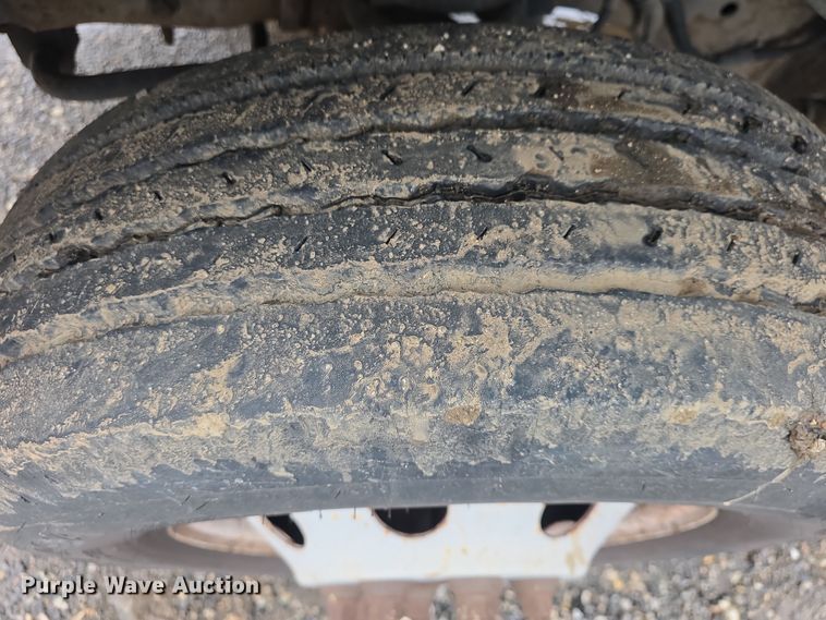 image for item DO7825 2001 Ford E450 Super Duty box truck