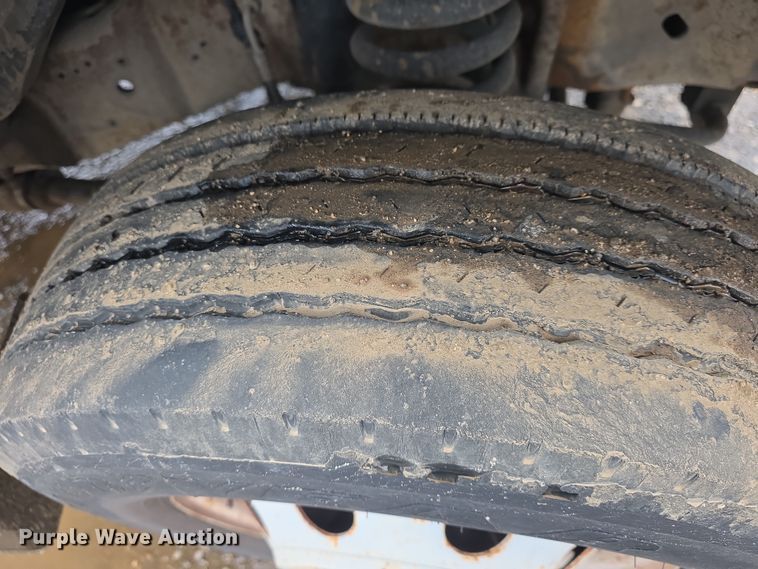 image for item DO7825 2001 Ford E450 Super Duty box truck