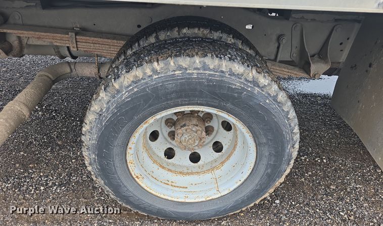 image for item DO7825 2001 Ford E450 Super Duty box truck