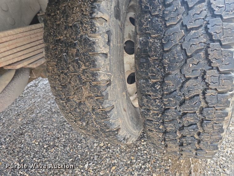 image for item DO7825 2001 Ford E450 Super Duty box truck