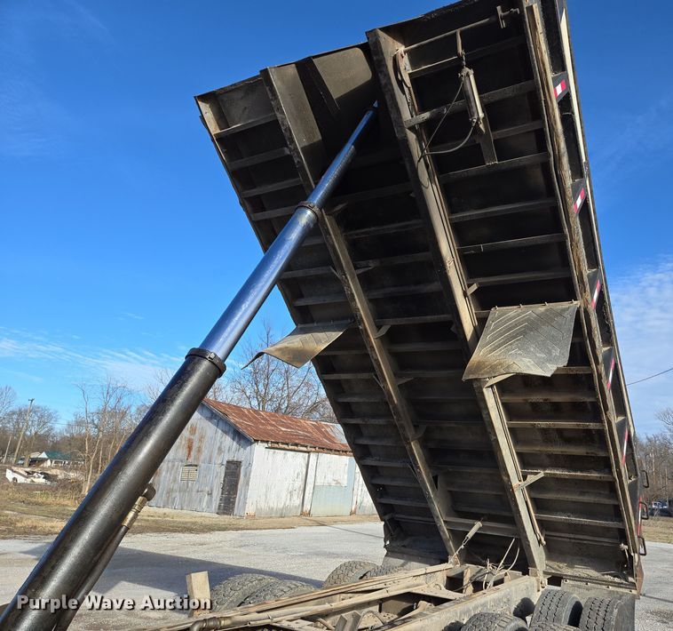 image for item DP6207 1999 International 2674 dump truck