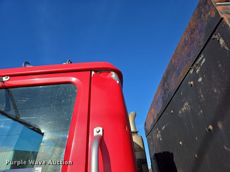 image for item DP6207 1999 International 2674 dump truck