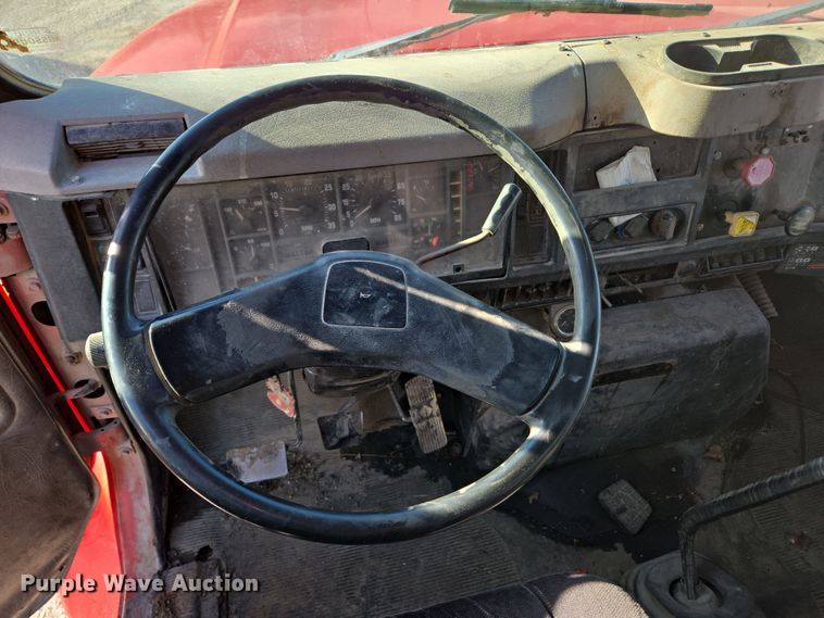 image for item DP6207 1999 International 2674 dump truck