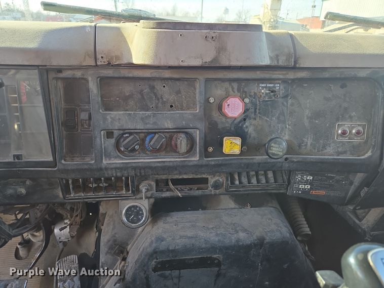 image for item DP6207 1999 International 2674 dump truck