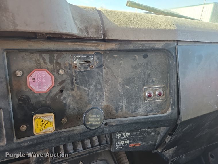 image for item DP6207 1999 International 2674 dump truck