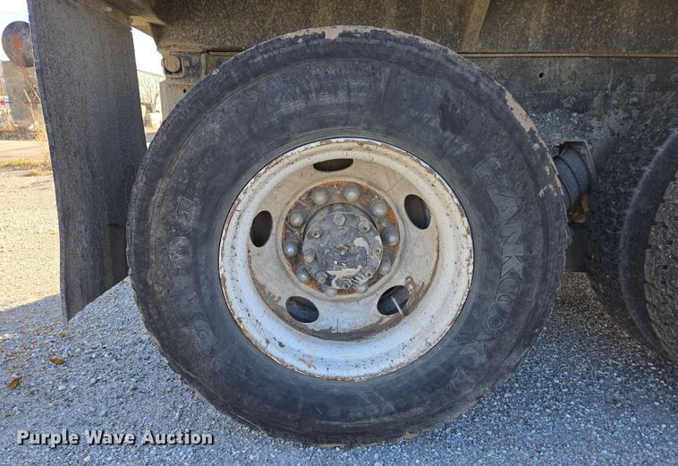 image for item DP6207 1999 International 2674 dump truck